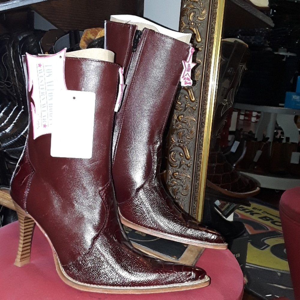 Ladies short boots